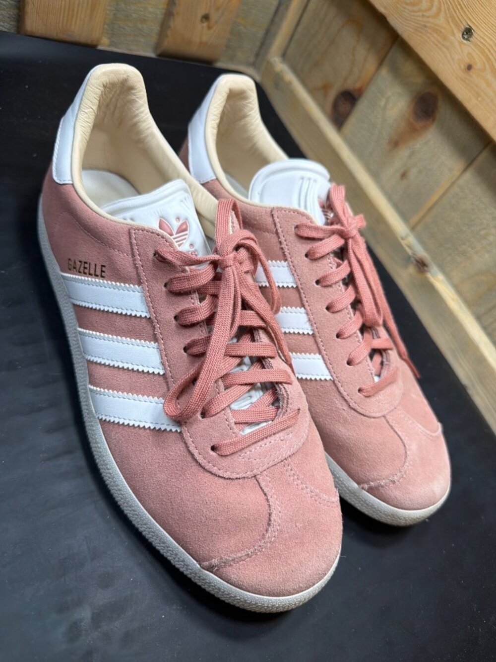 Adidas Originals Gazelle Womens Size 8.5 Pink Suede Sneakers Shoes CQ2186 EUR 40 - Picture 2 of 8